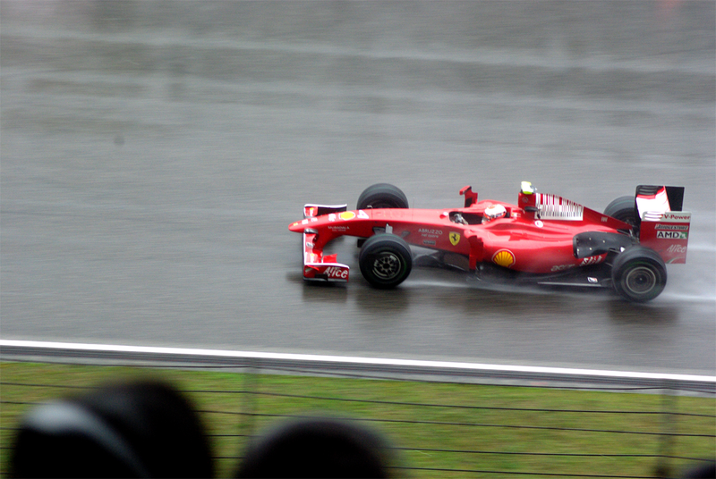 Illustration for article titled 2009 Chinese Grand Prix Gets Wet, Real Wet